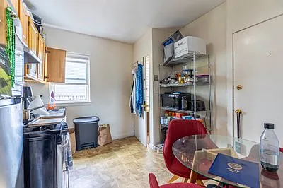 218 W 8th St #3 — Photo 7