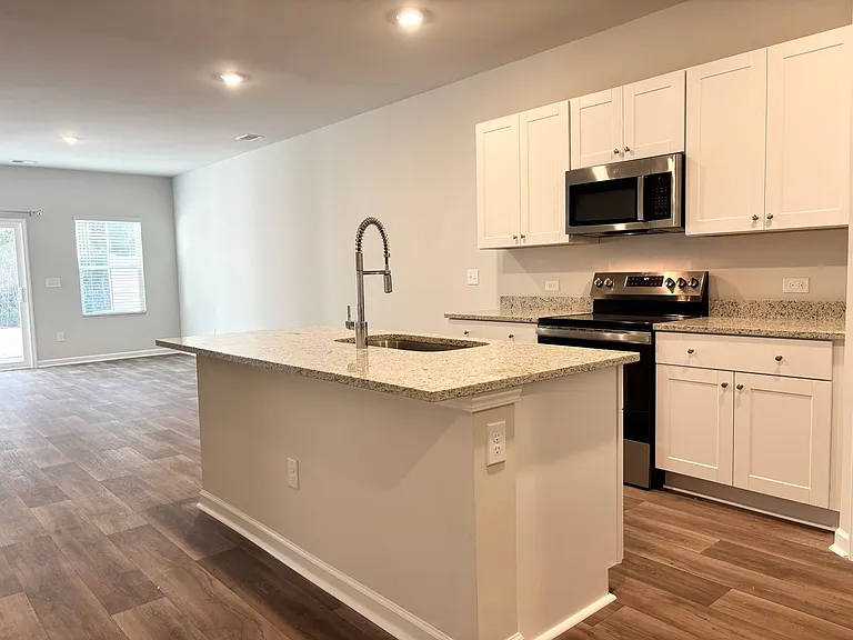 1033 Arborwood Dr SW — Photo 5