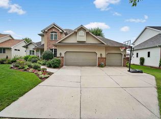 604 Pleasant Valley Pkwy, Waunakee, WI 53597