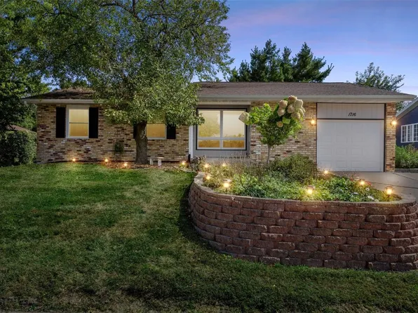 1716 Chestnut Ln NE, Cedar Rapids, IA 52402