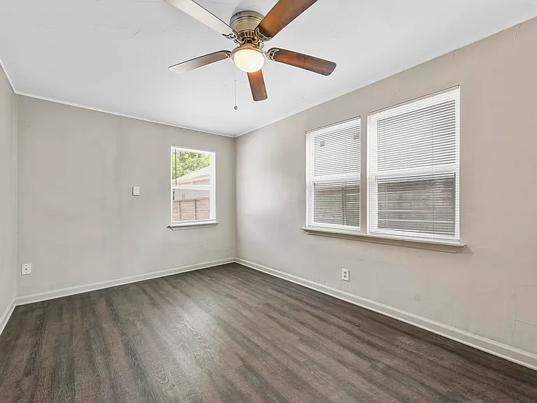 2717 Townsend Dr — Photo 24