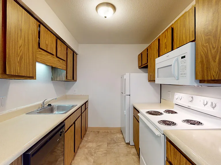 Mallard Cove Apartments — Photo 4