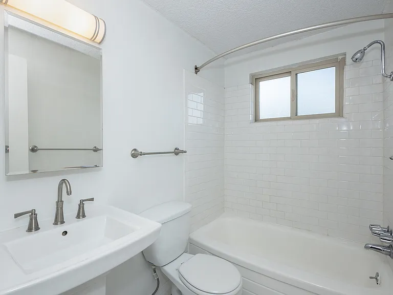 8 S Clarkson Street — Photo 30