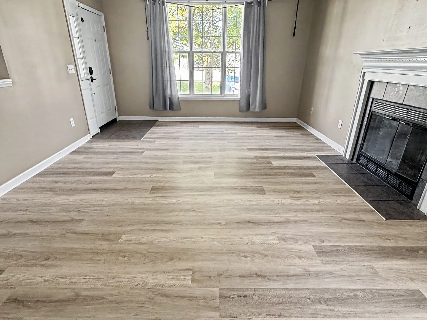 Spacious 4BR/3BA Home with Fenced Yard — Photo 4