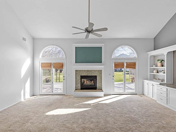 3rd image of 14001 Lakeview Dr