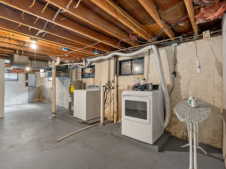 2734 Beloit Dr — Photo 35