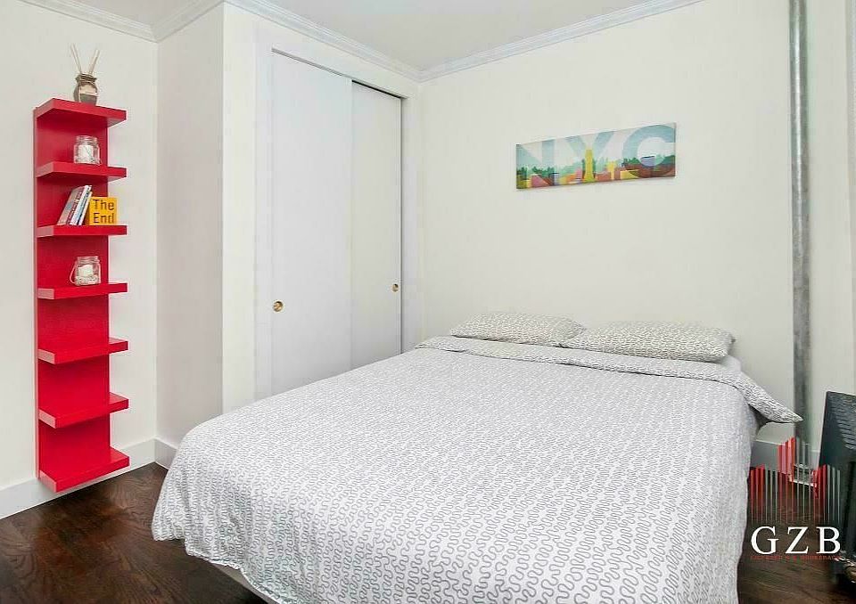 1st image of 320 E 109th St #15