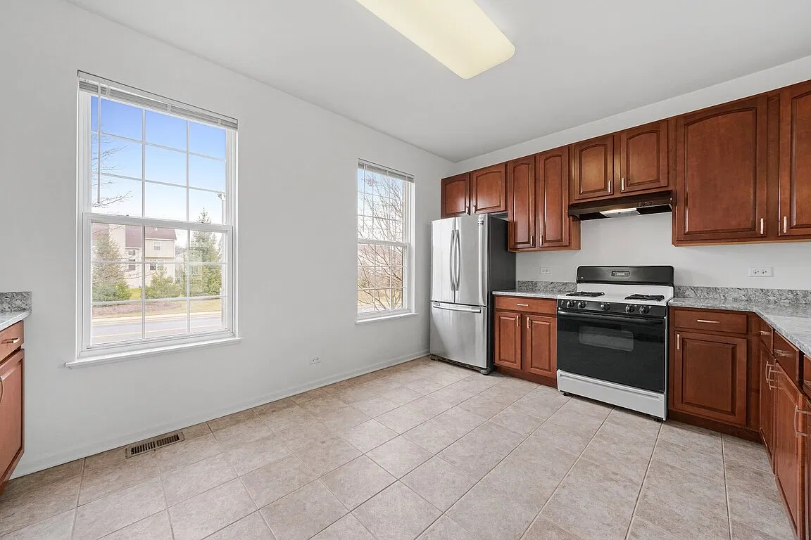 3 bed, 2.5 bath, 1976 sqft, $2,800 — Photo 3