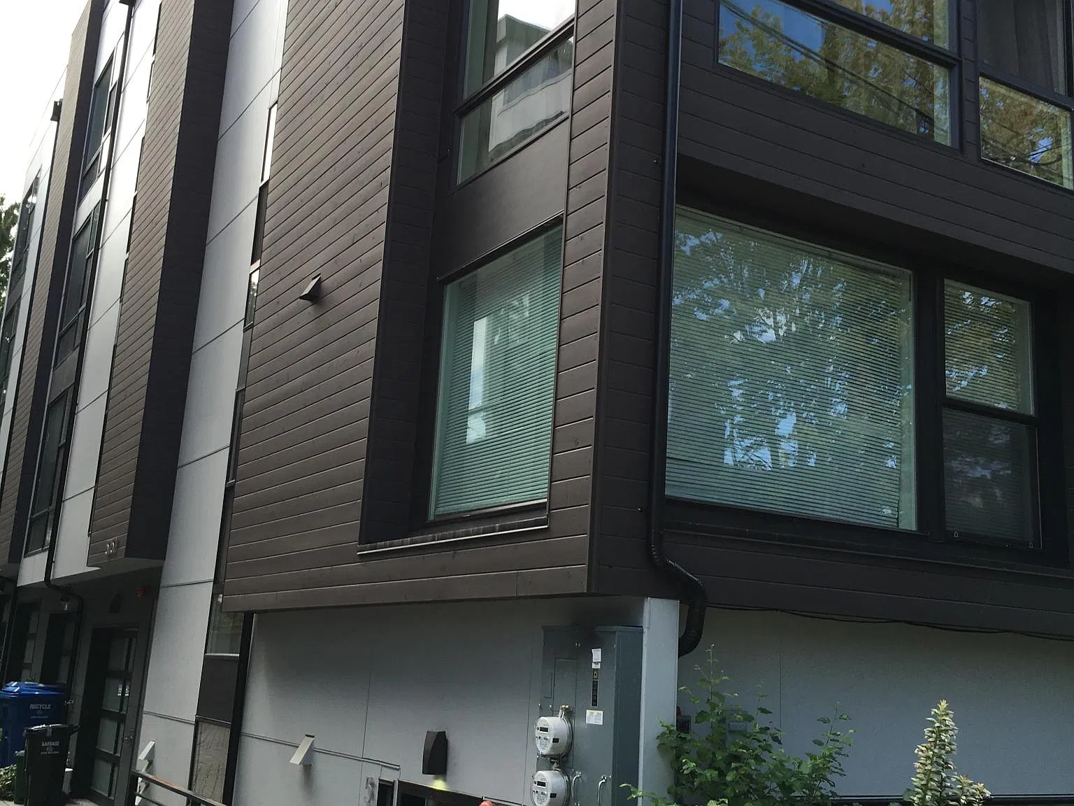 1 bed, 1100 sqft, $1,300 — Photo 1