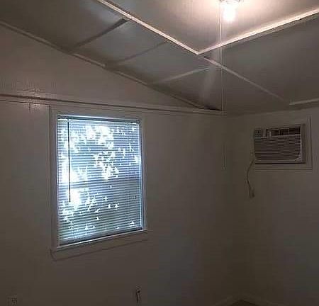 3rd image of 108 W Hallmark Ave