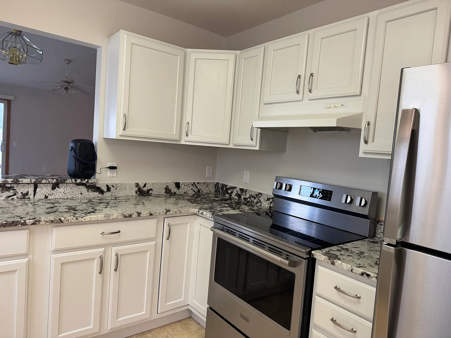 4 bed, 2200 sqft, $2,950 — Photo 2