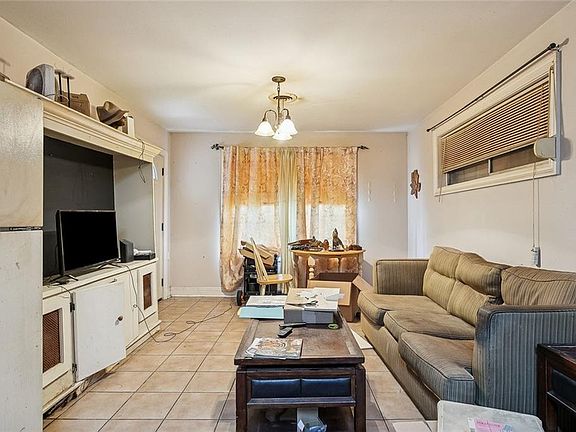 5th image of 2514 Victor St