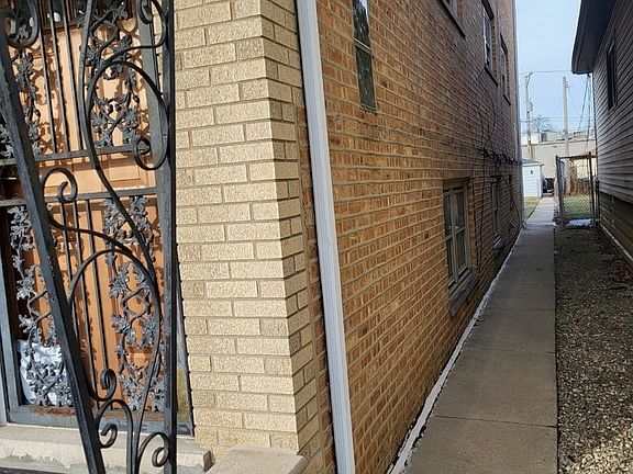 3rd image of 6122 W 55th St