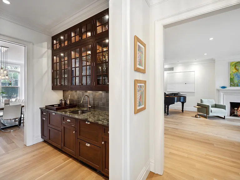 40 James St — Photo 34
