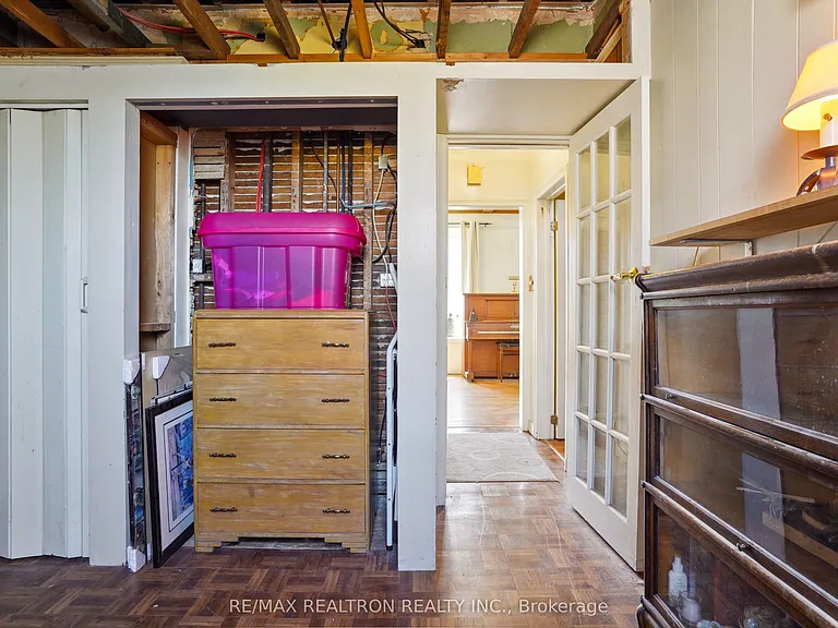 2585 Lake Shore Blvd W — Photo 13