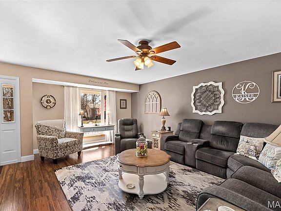 3rd image of 677 Rustic Valley Dr