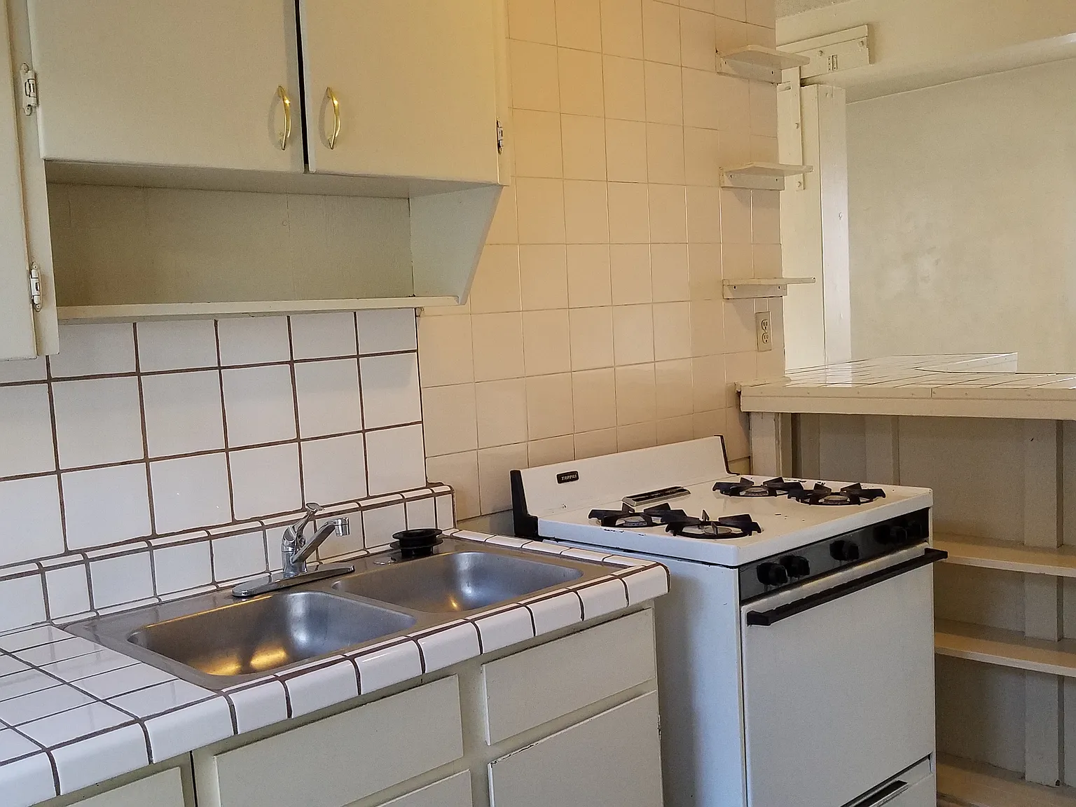 Studio, 350 sqft, $1,950 — Photo 3