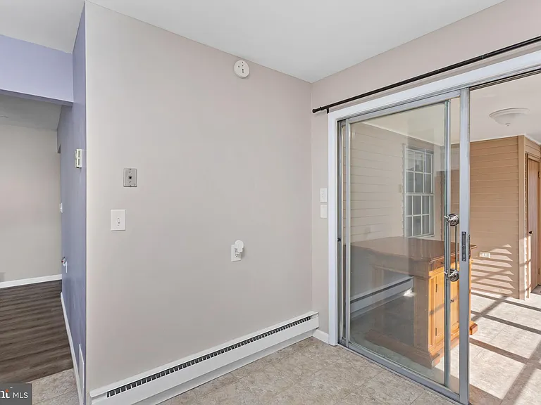 224 Huntington Dr — Photo 17