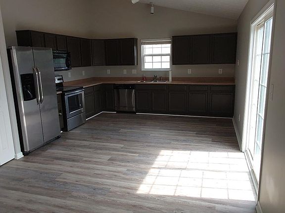 5th image of 2555 Foxtail Dr