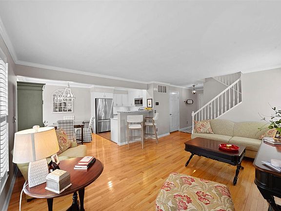 3rd image of 10447 Tiffany Village Ct