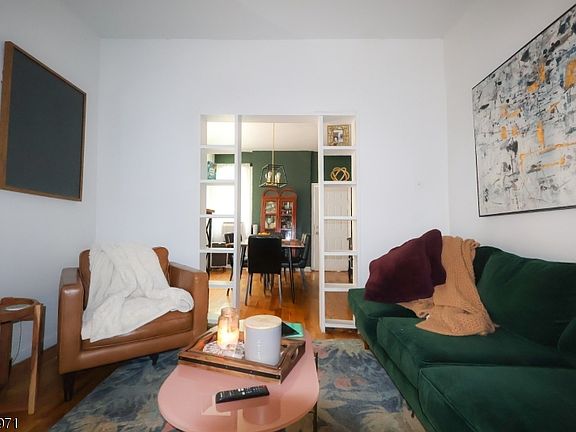 5th image of 161 Milford Ave