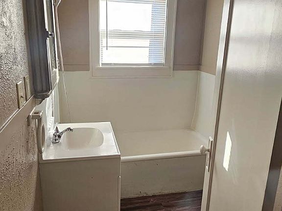 5th image of 120 N B St APT 3