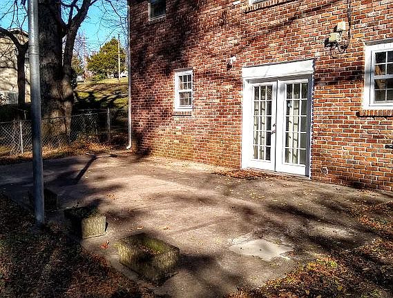 3rd image of 143 Lakeside Park Dr