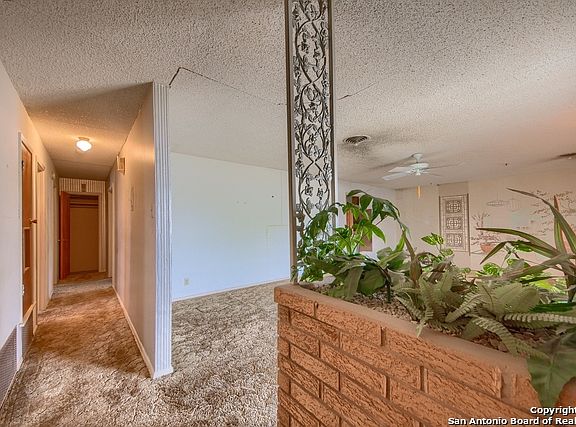 4th image of 2022 E Southcross Blvd