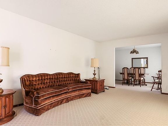 4th image of 3450 Oak Creek Cir