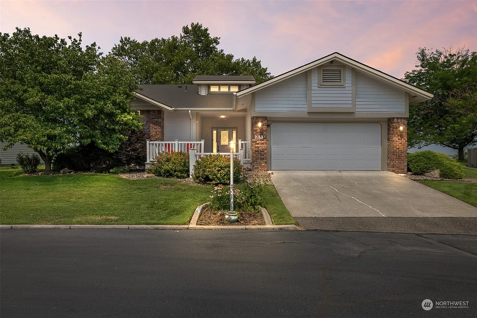 233 Willow Court photo 1