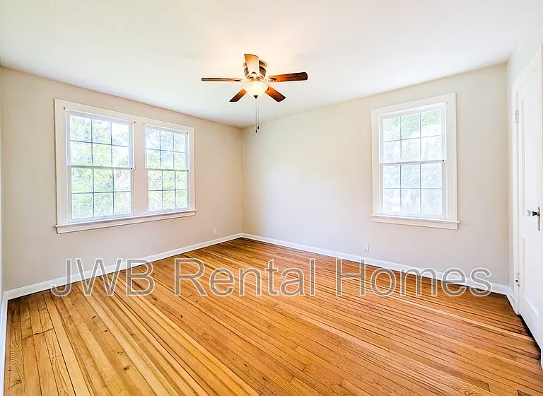 2245 Lake Shore Blvd — Photo 8
