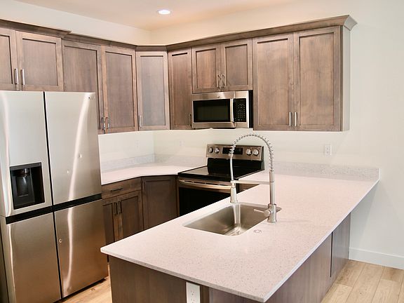 2nd image of 884 E Eagle Ln