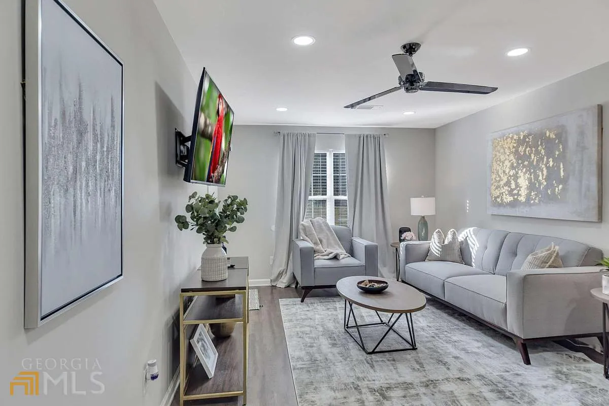 2 bed, 1.0 bath, 100 sqft, $3,100 — Photo 2