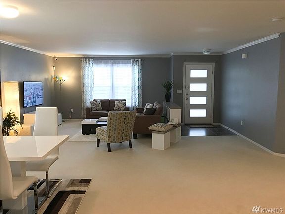 Spacious living and dining room with plenty of room for entertaining
