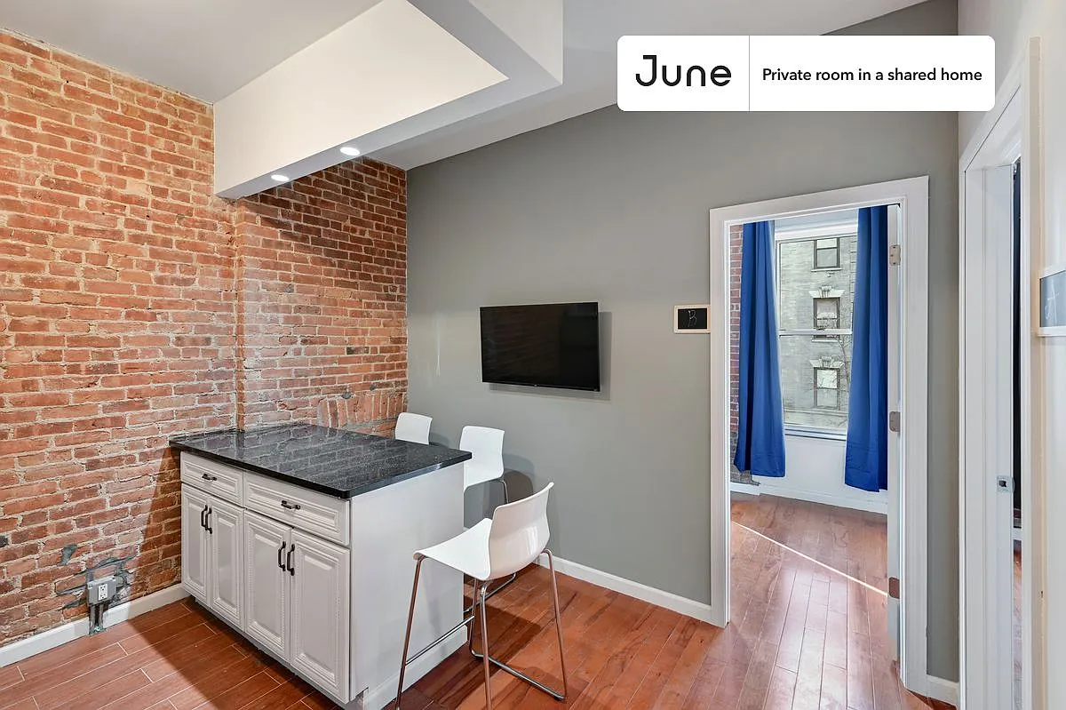 Full bedroom in 2 bed/1 bath home in Hell's Kitchen #850 B — Photo 4
