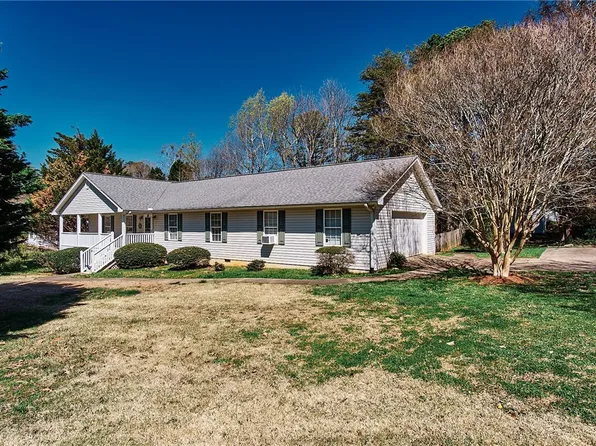 1002 Jody Dr, Seneca, SC 29678