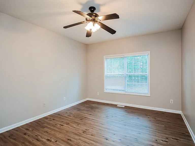 2408 Hyde Park Ct — Photo 15