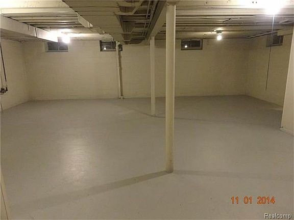4th image of 8428 Dale St