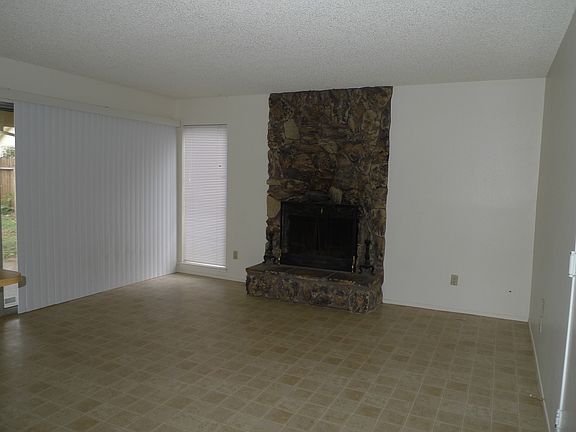 3rd image of 9291 Defiance Cir