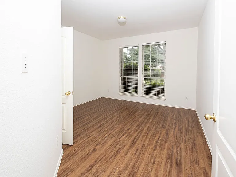 3103 Kingsbury Dr — Photo 11