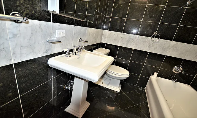 Rented by Manhattan Realty Group | media 4