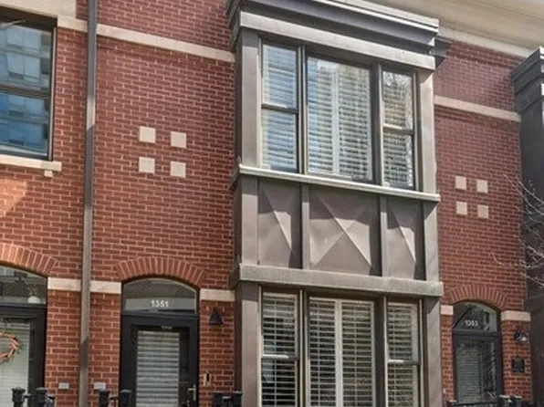 1351 S Indiana Pkwy, Chicago, IL 60605