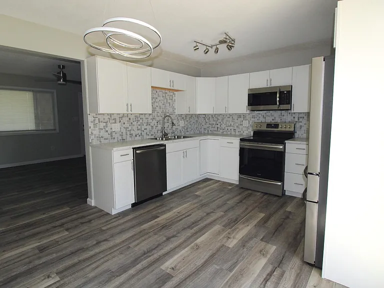 1529 Texas Dr — Photo 14