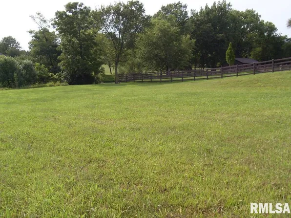 1830 Kern Rd, Washington, IL 61571