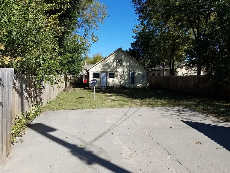 419 W 14th St — Photo 2