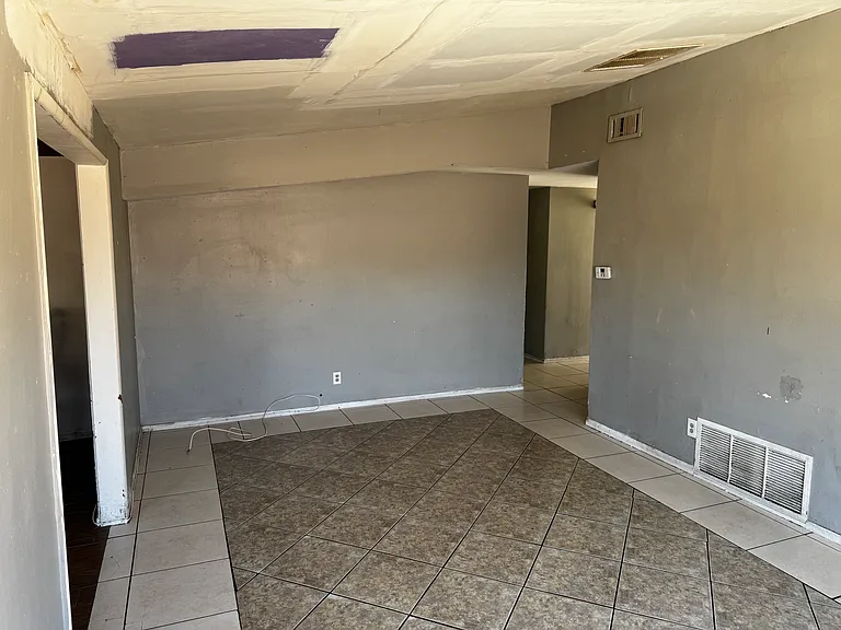 44110 Carolside Ave — Photo 10
