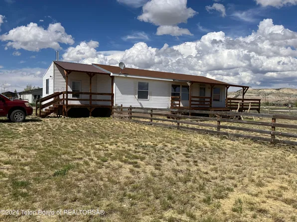 611 6th St, La Barge, WY 83123