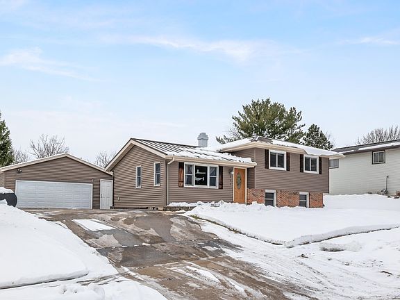 4th image of 609 Melanie Ln