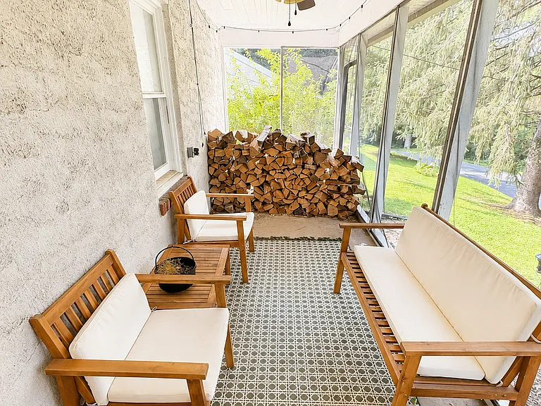 Screened in porch