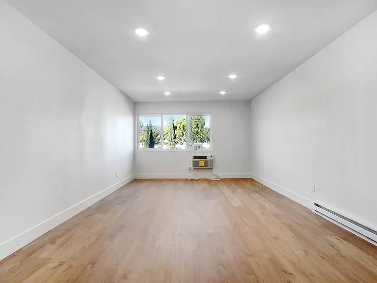 930 N Martel — Photo 1